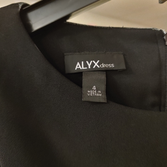 Cocktail party dress size 4, Alyx brand. - Picture 2 of 2